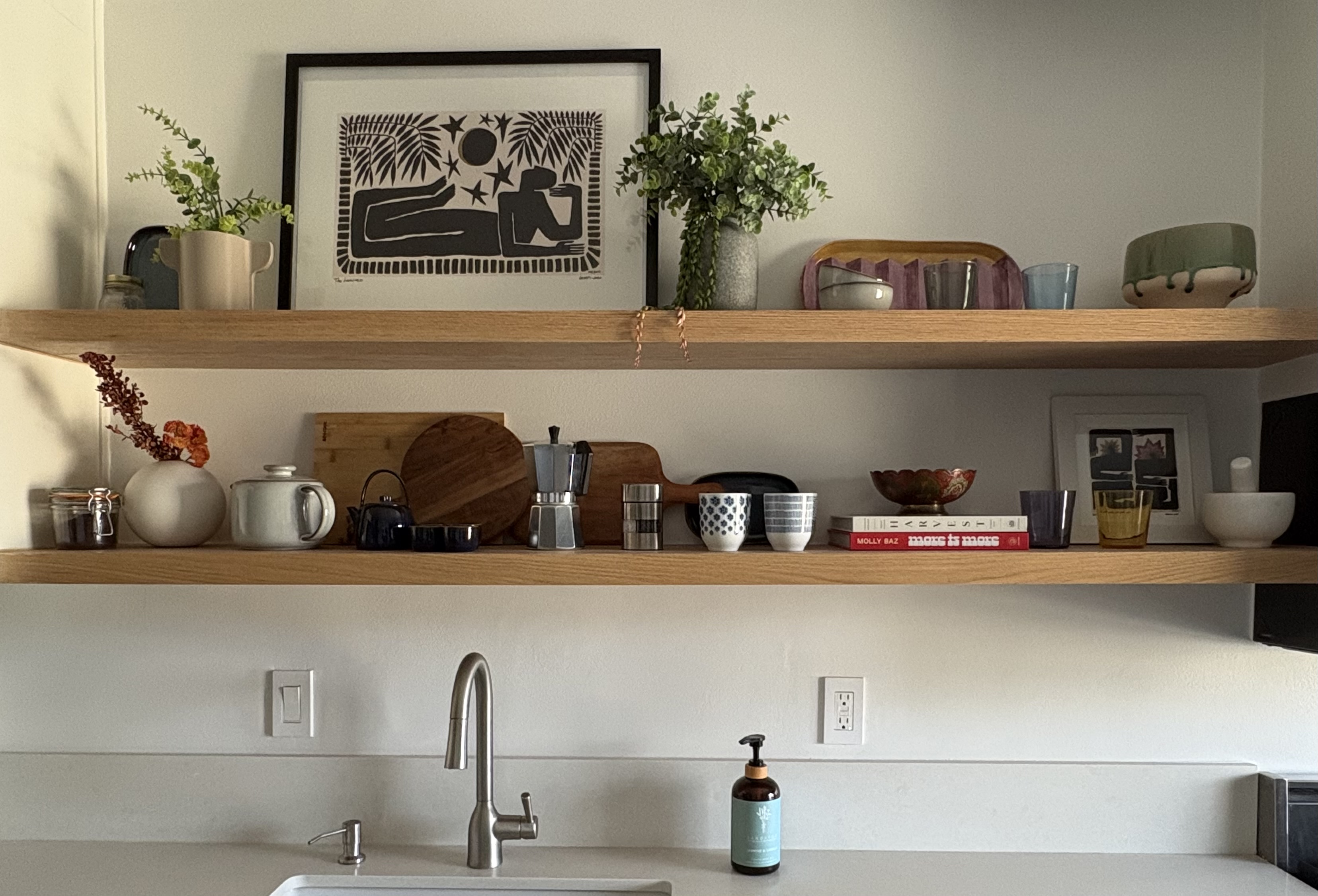 Kitchen open shelves